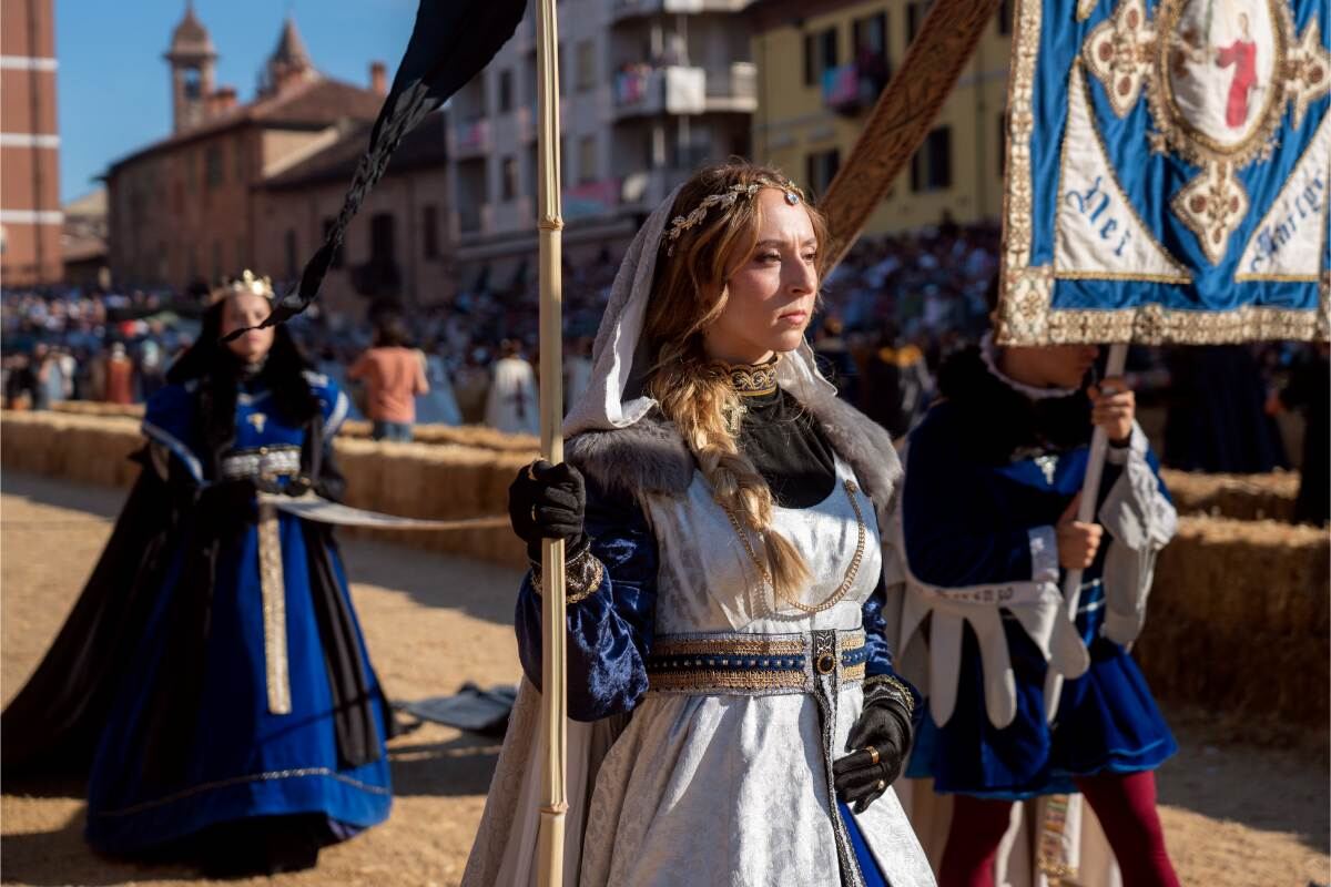 Leonardo Arte palio asini alba 29 6ac496b33f493